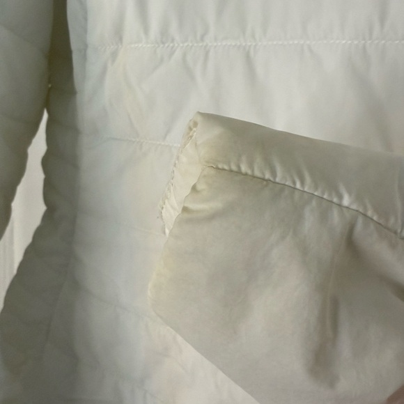 The North Face Women's Snowy White Puffer Jacket - Picture 8 of 8